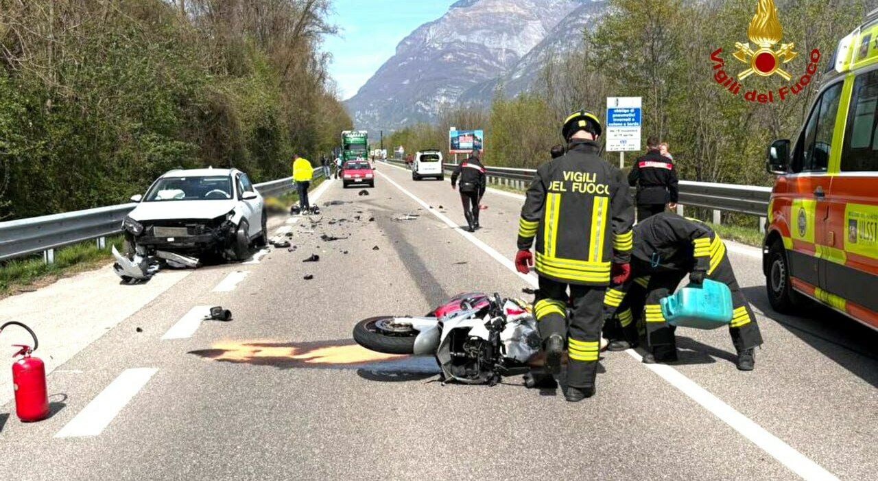 incidente tra una moto e tre auto sull alemagna centauro muore sul colpo strada chiusa al traffico e deviazioni da Ilgazzettino.it incidente tra una moto e tre auto sull alemagna centauro muore sul colpo strada chiusa al traffico e deviazioni