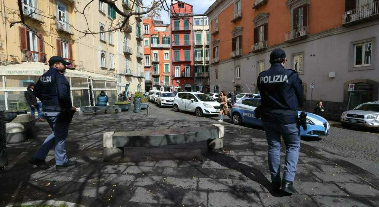 napoli minorenne ferito nella sparatoria in piazza carolina fermato un 19enne