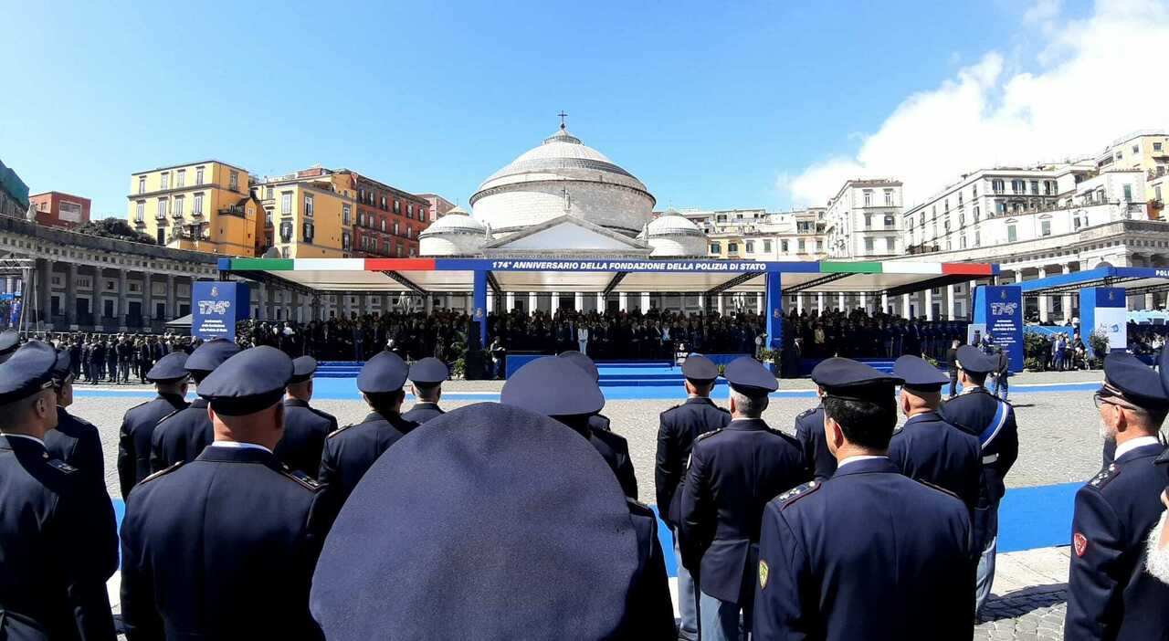 festa della polizia 174176 anniversario depositata una corona d alloro presso il sacrario ai caduti della questura di napoli