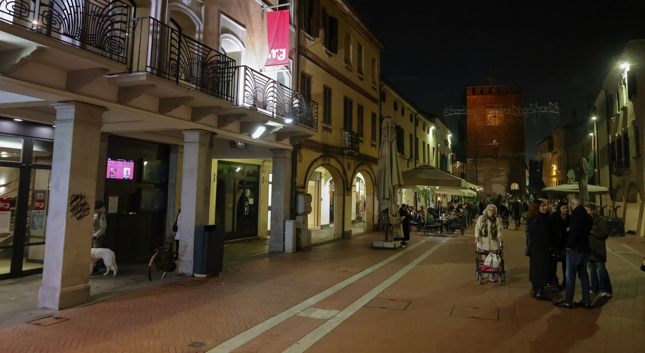 rissa con bastoni tra dieci persone in via palazzo c 232 un bar che andrebbe chiuso caccia ai responsabili da Ilgazzettino.it rissa con bastoni tra dieci persone in via palazzo c 232 un bar che andrebbe chiuso caccia ai responsabili