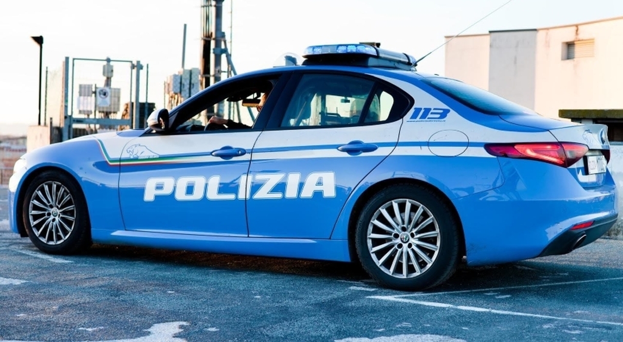 https://statics.cedscdn.it/photos/MED_HIGH/2026/04/13/9471677_13083419_foto_repertorio_polizia_di_stato_padova.jpg