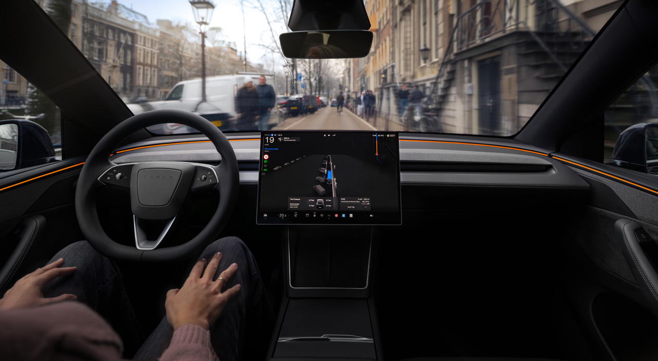 La guida FSD supervised di Tesla