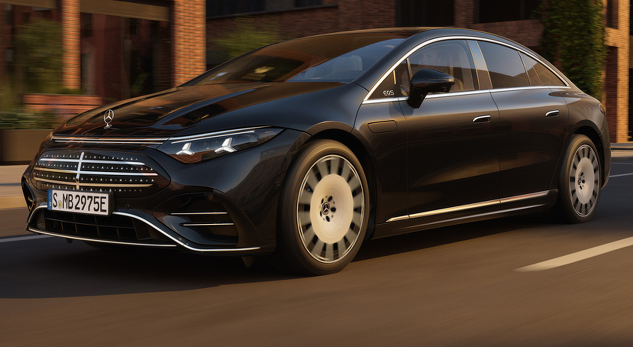 Mercedes rinnova l'ammiraglia elettrica EQS