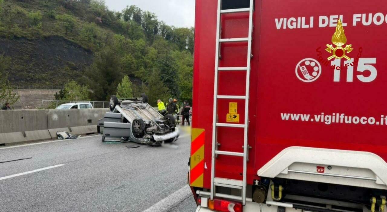 caldarola pauroso incidente stradale sulla statale 77 var l auto si ribalta morto un uomo chiusa la carreggiata in direzione mare da Corriereadriatico.it caldarola pauroso incidente stradale sulla statale 77 var l auto si ribalta morto un uomo chiusa la carreggiata in direzione mare
