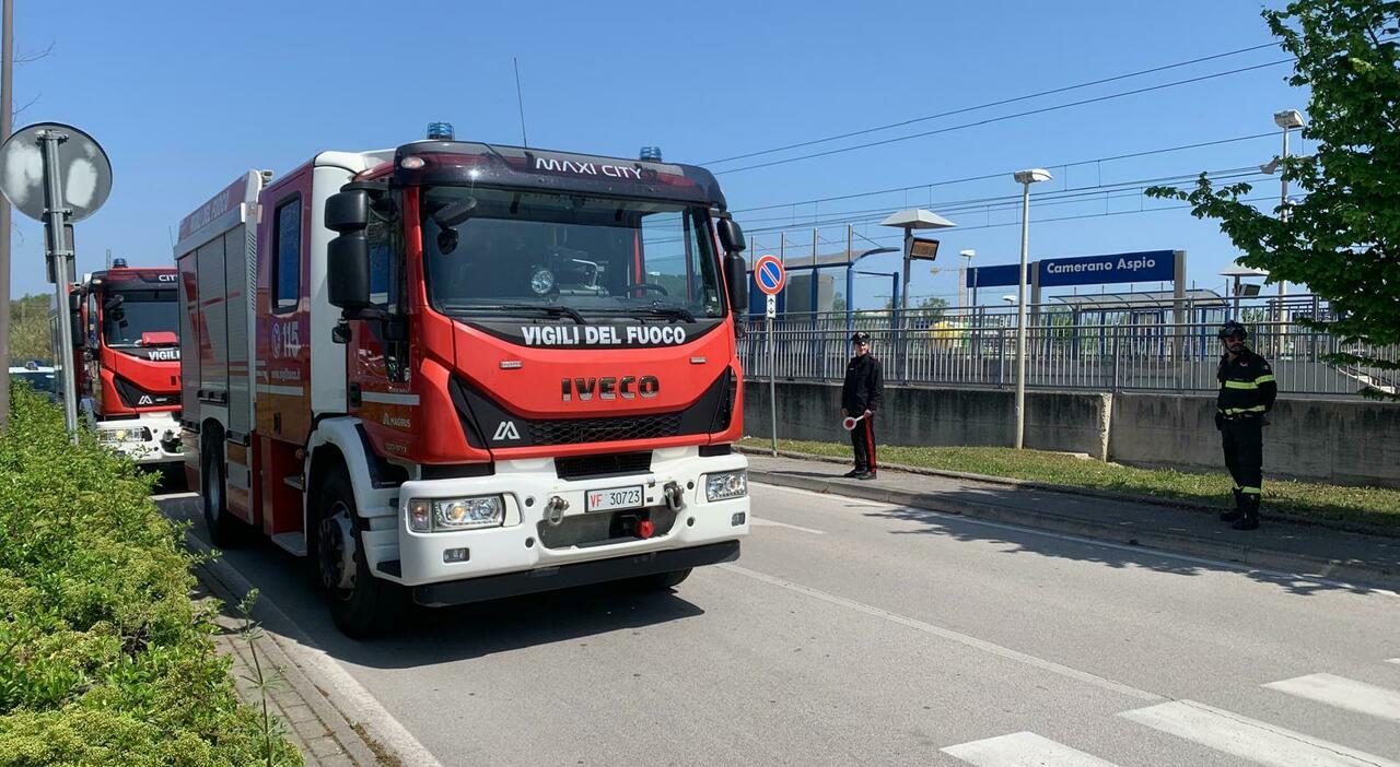 donna morta travolta sui binari tra loreto e varano disagi e ritardi per i treni la notizia in aggiornamento