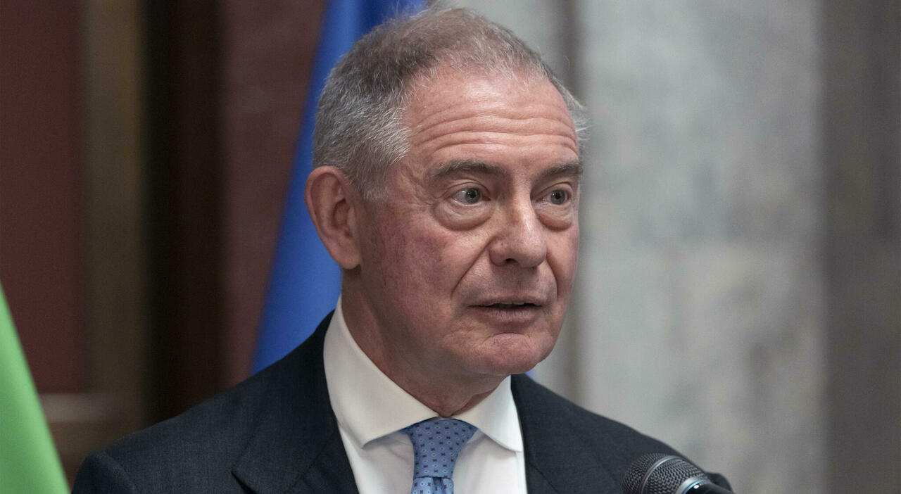 Il ministro Adolfo Urso durante la presentazione del rapporto L'Italia dei 1000 Marchi Storici di Interesse Nazionale. Numeri, territori e prospettive di un patrimonio industriale del Made in Italy