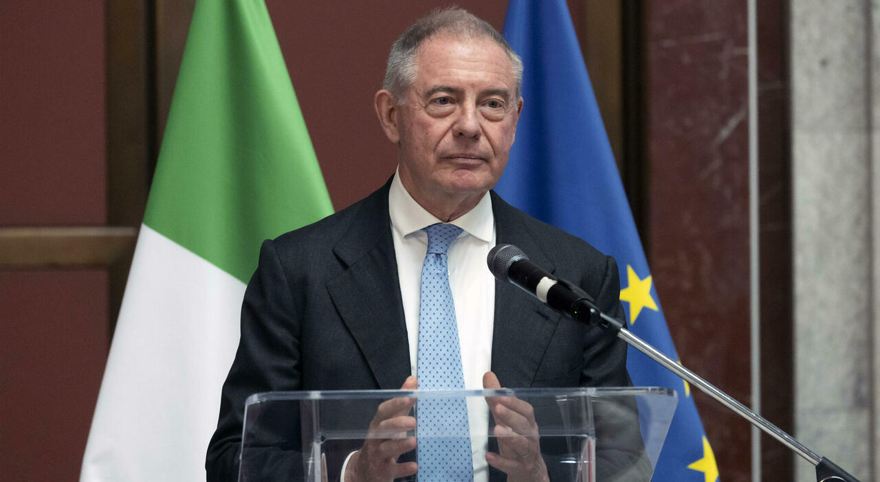 Il ministro Adolfo Urso durante la presentazione del rapporto L'Italia dei 1000 Marchi Storici di Interesse Nazionale. Numeri, territori e prospettive di un patrimonio industriale del Made in Italy,