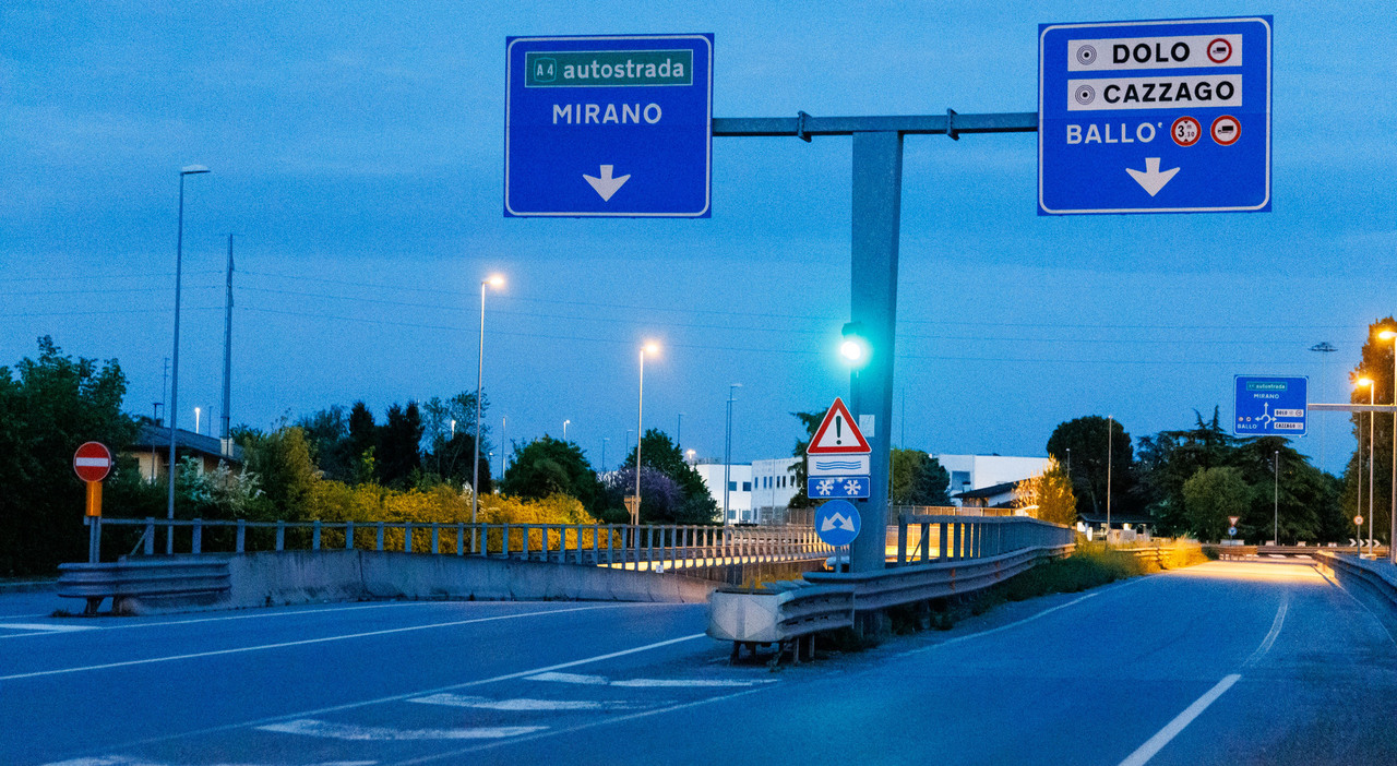 ciclista 38enne muore travolto da una moto davanti al fratello grave anche il centauro