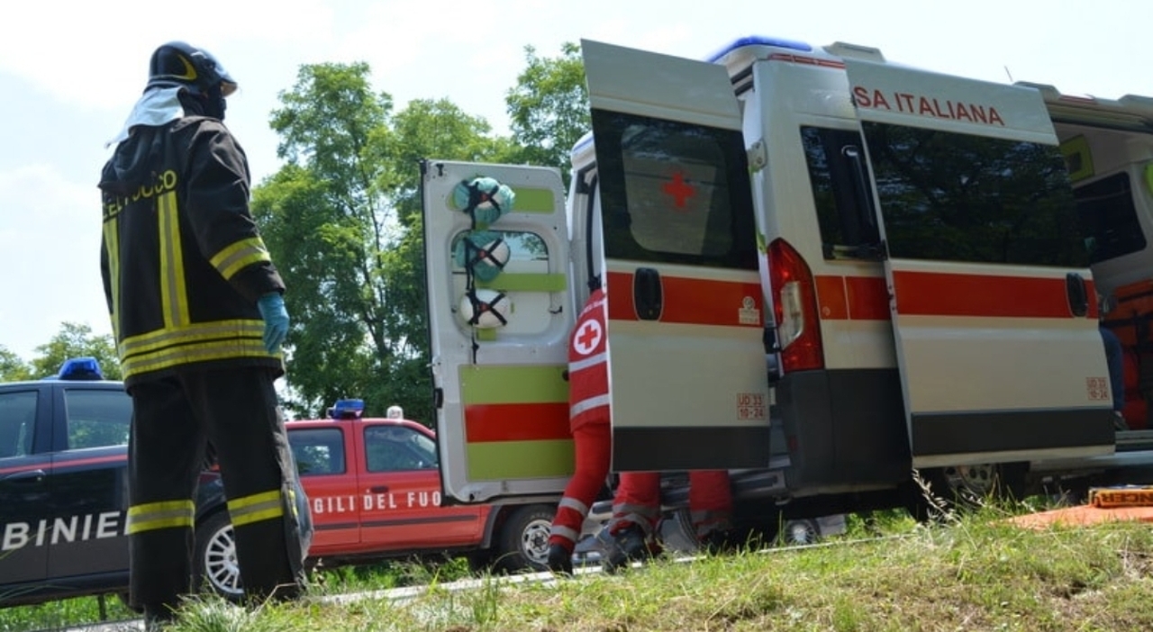 centauro perde il controllo della moto e si schianta contro un palo della luce matteo cecchinel muore a 52 anni
