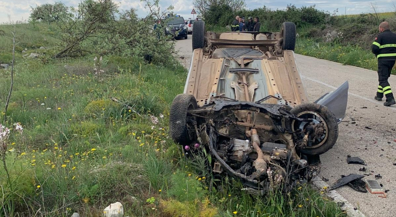 tragico incidente l auto si ribalta muore un 62enne