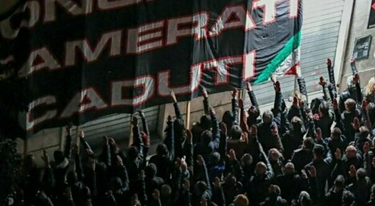 https://statics.cedscdn.it/photos/MED_HIGH/2026/04/21/9486735_21163245_25_aprile_predappio_forza_nuova_fine_antifascismo_temi_fascisti.jpg