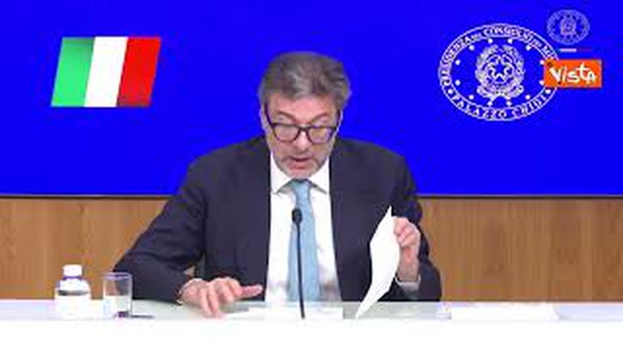 Approvato il Def, Giorgetti: Abbiamo adeguato il Pil, nel 2026 da +0,7% a +0,6%
