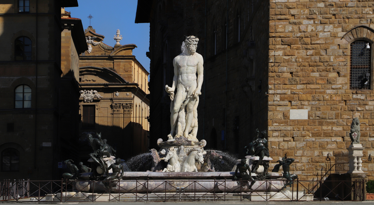 https://statics.cedscdn.it/photos/MED_HIGH/2026/04/22/9489253_22201118_firenze_fontana_del_nettuno_dopo_il_restauro_del_2020_di_giorno_01.jpg