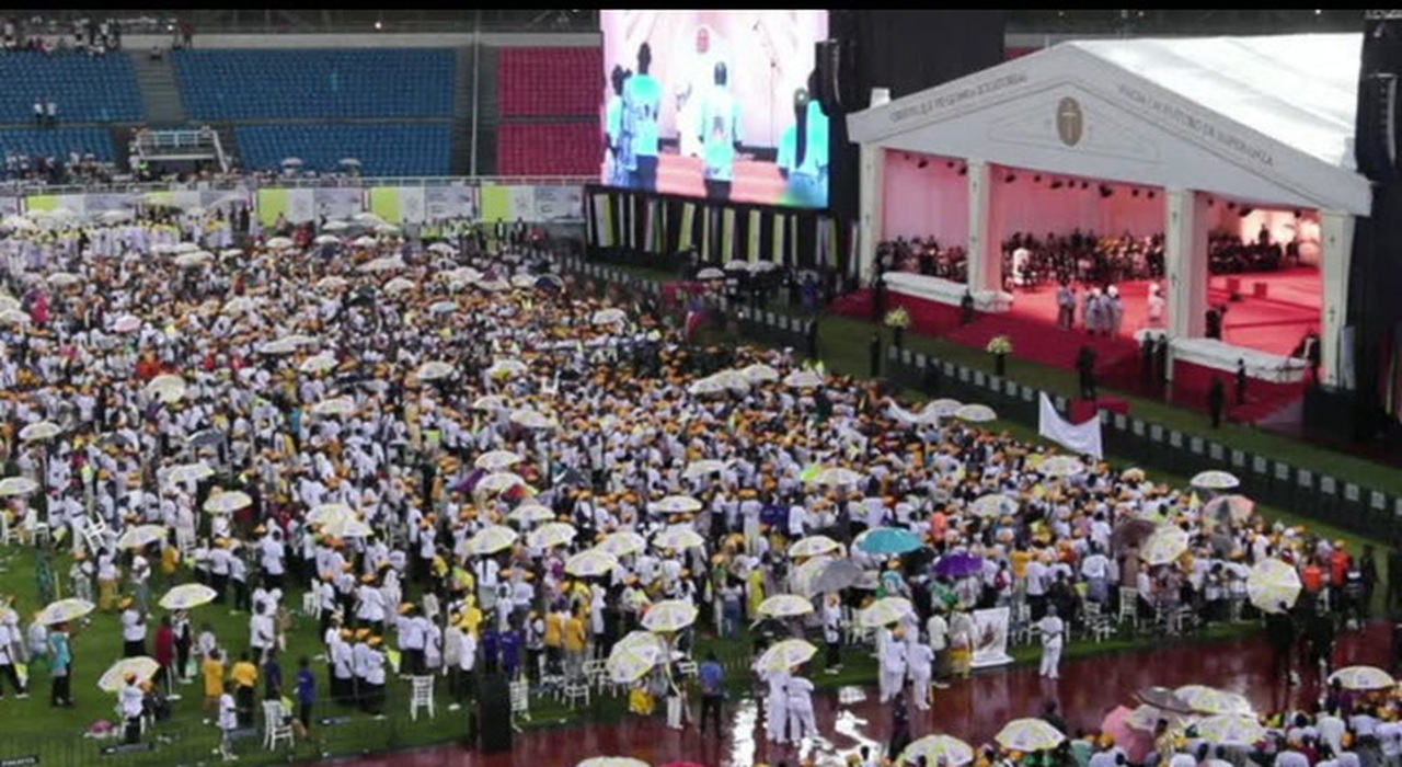 Papa Leone XIV accolto a Bata nella fase finale del viaggio in Africa