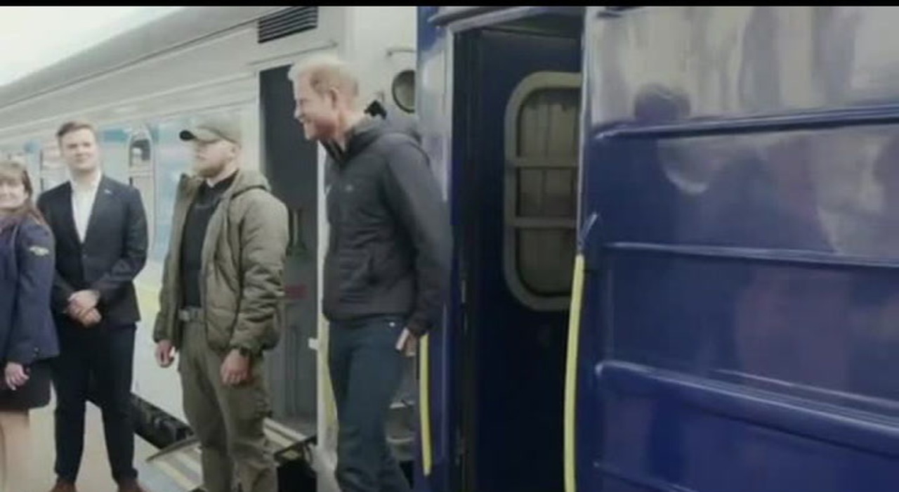 Ucraina, il principe Harry in visita a sorpresa a Kiev