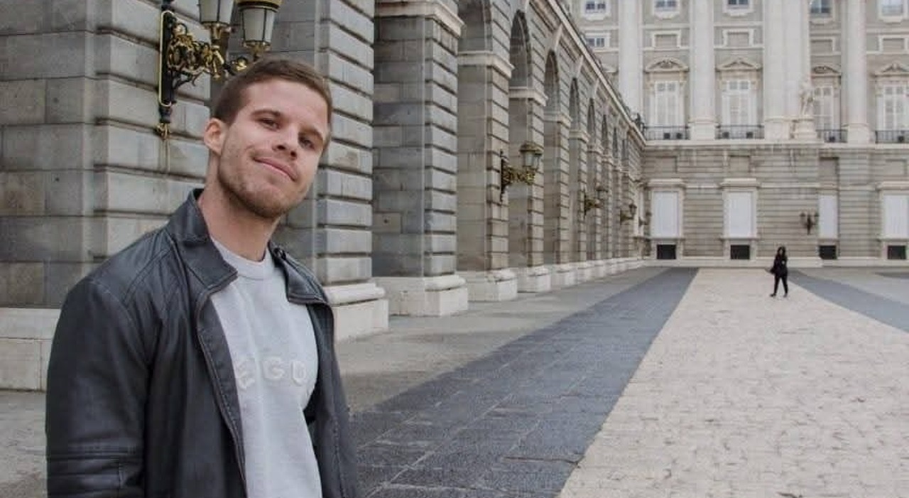 pesarese arrestato in vietnam mancini detenuto in condizioni disumane non pu242 vedere famiglia e avvocato