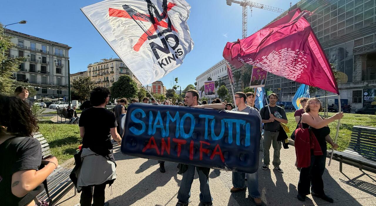 convegno remigrazione a napoli parte il corteo di protesta chiusi svincoli della tangenziale