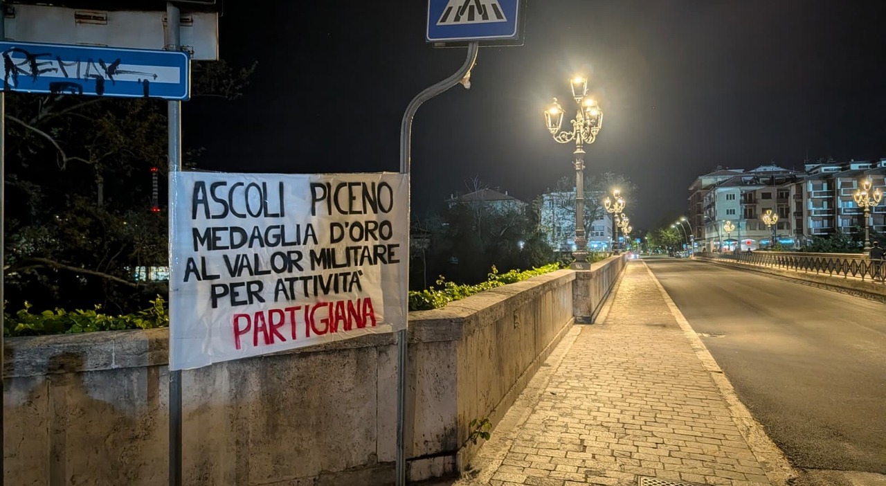 ascoli blitz notturno dei consiglieri di centrosinistra affissi i cartelli sulla resistenza da un anno ignorata la volont224 del consiglio