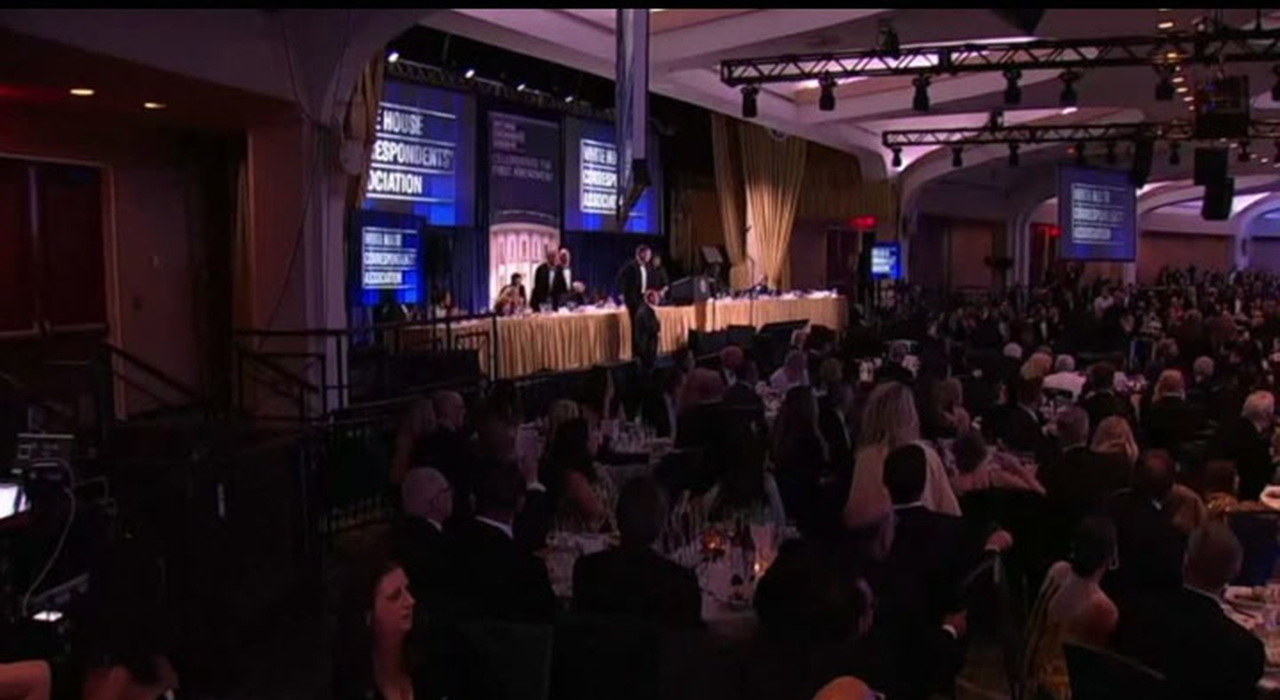 Spari alla cena di Trump con i corrispondenti, ferito un agente