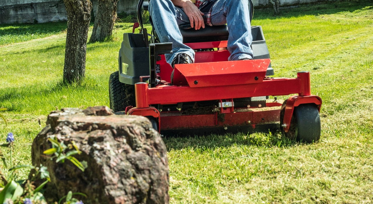 bambina di 18 mesi travolta dal tagliaerba salvata la gamba della piccola dopo unoperazione delicatissima