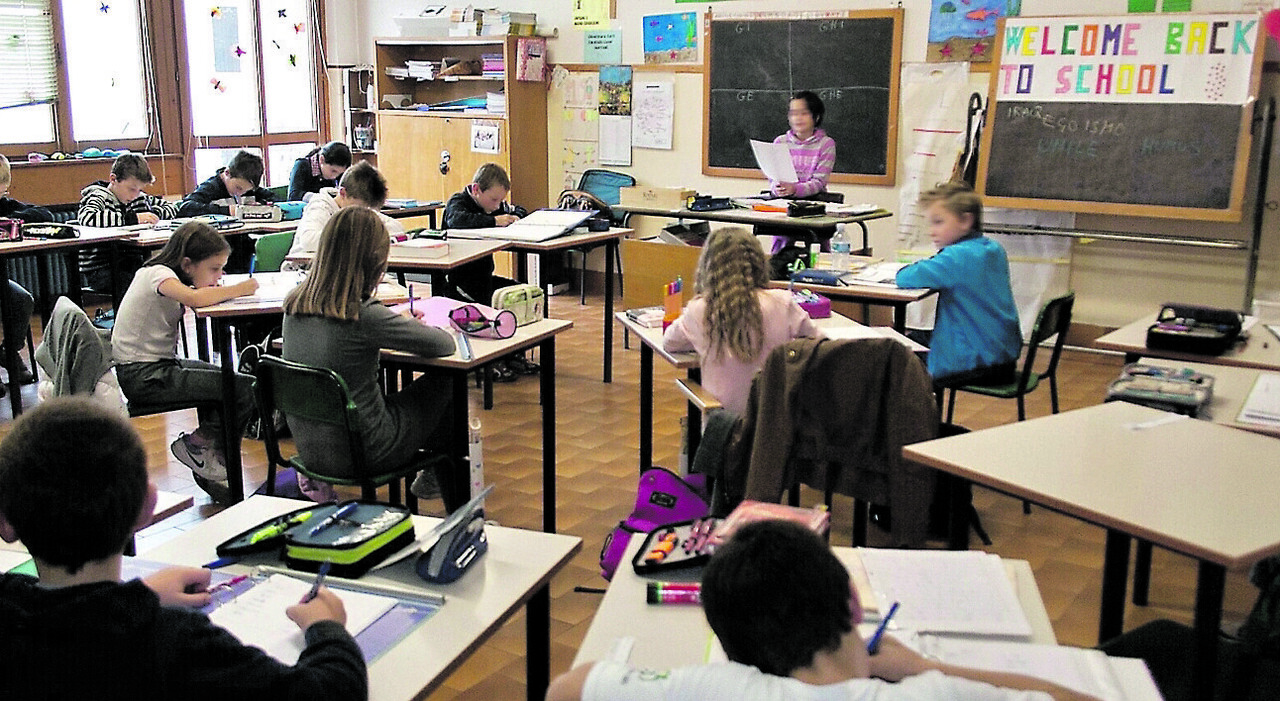 bambino disabile quaderni falsificati e relazione choc maestre nella bufera per ottenere la certificazione i genitori volevano un collega di sostegno