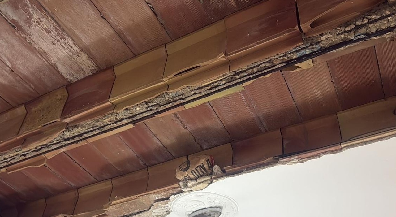 crolla il solaio mentre guarda la tv donna ferita in salento