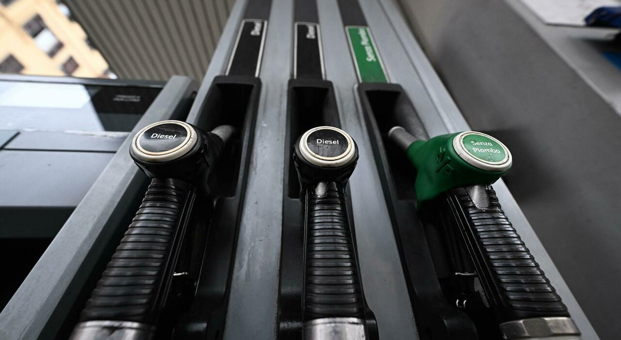 https://statics.cedscdn.it/photos/MED_HIGH/2026/04/30/9505419_30210513_taglio_accise_diesel_benzina_come_cambiano_prezzi_rabbia_consumatori.jpg