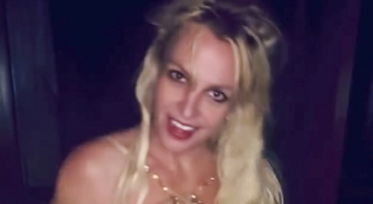 https://statics.cedscdn.it/photos/MED_HIGH/2026/05/01/9506738_01100231_britney_spears.jpg