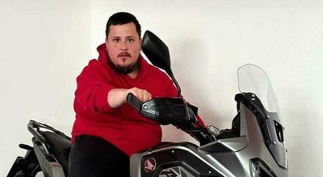 https://statics.cedscdn.it/photos/MED_HIGH/2026/05/03/9509052_03120842_antonio_esposito_morto_incide_scooter_santa_maria_vico.jpg