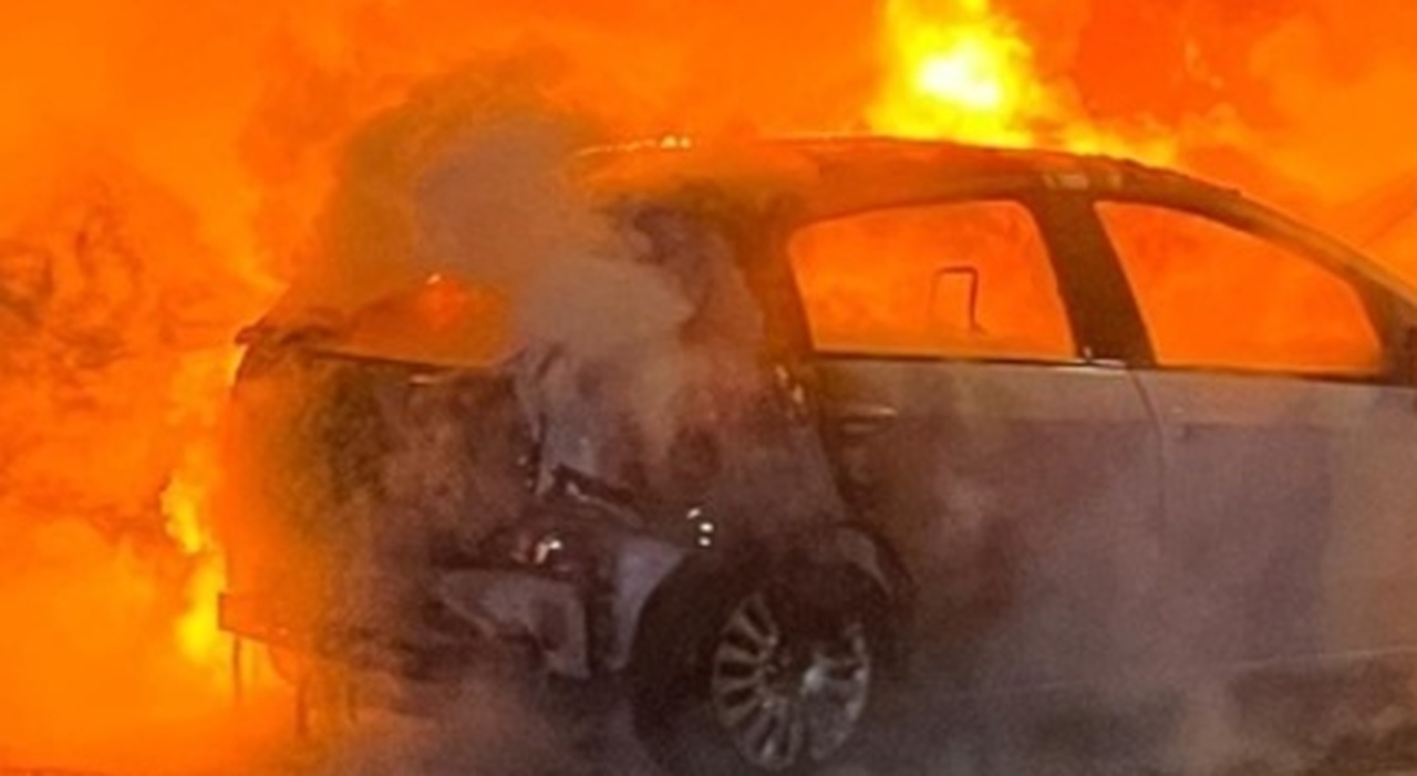 https://statics.cedscdn.it/photos/MED_HIGH/2026/05/04/9510549_04101033_uomo_morto_carbonizzato_incidente_auto.jpg
