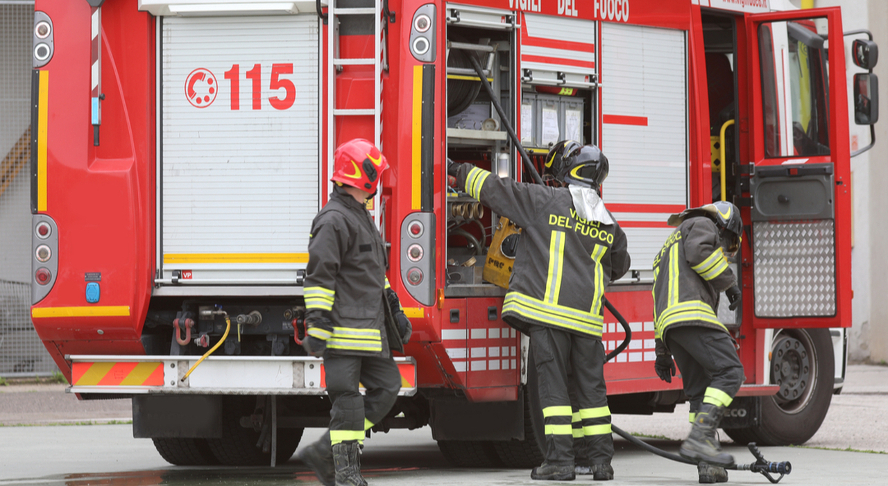incendio in casa donna muore nel suo letto il marito riesce a mettersi in salvo