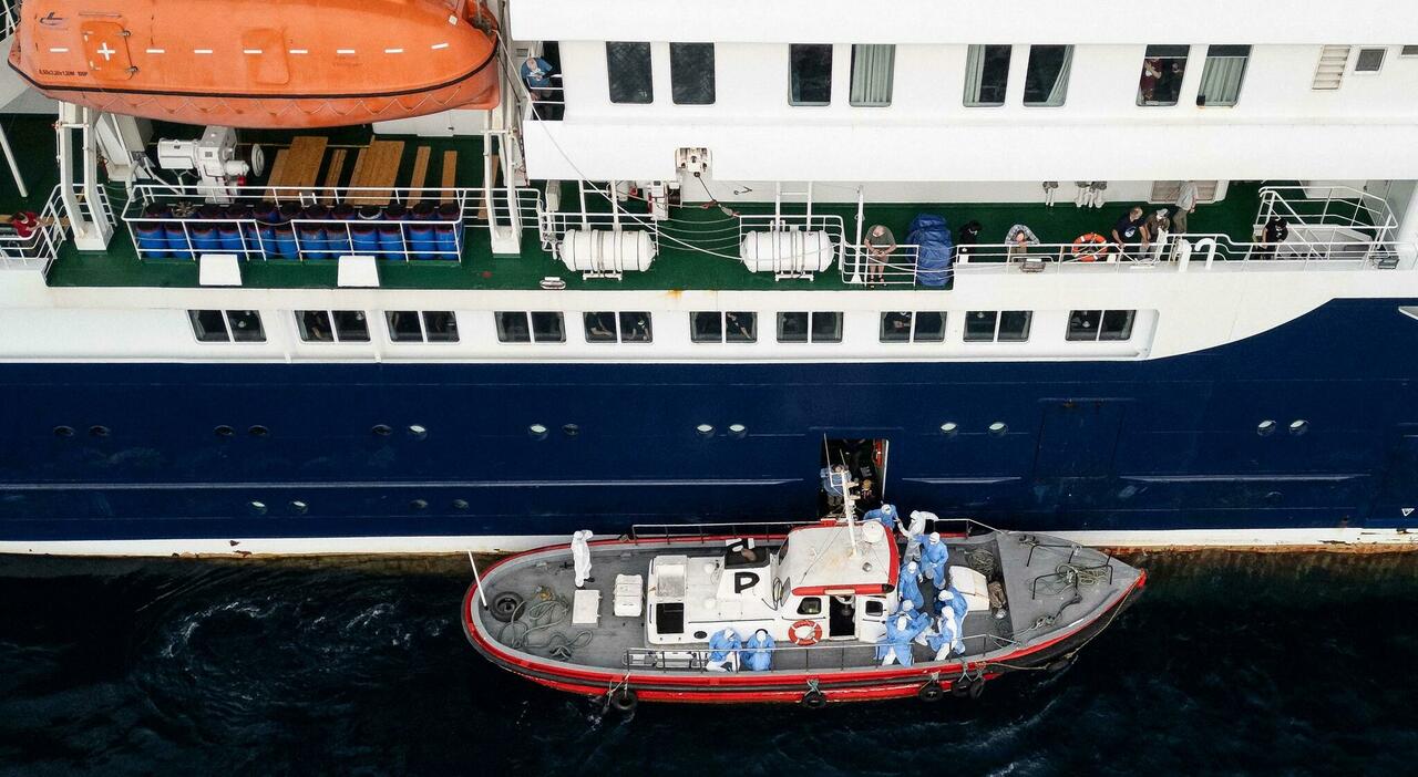 https://statics.cedscdn.it/photos/MED_HIGH/2026/05/06/9515218_06144709_hantavirus_crociera_canarie_nave_svizzera_mv_hondius.jpg