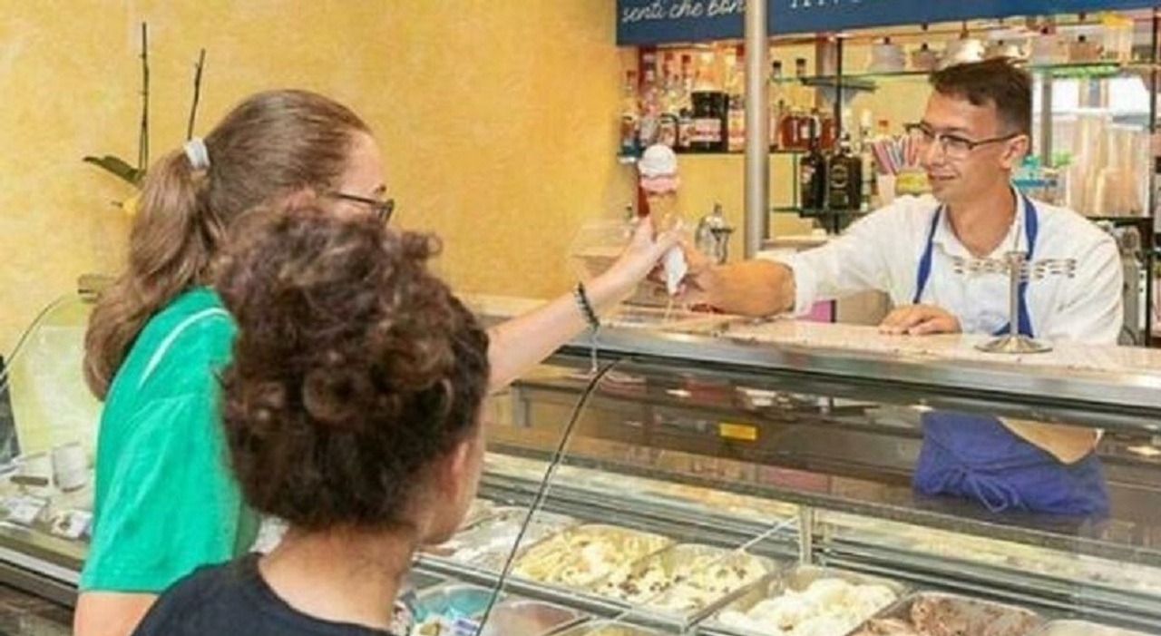 https://statics.cedscdn.it/photos/MED_HIGH/2026/05/07/9517470_07143226_nicola_gelateria_chiusa_tasse.jpg