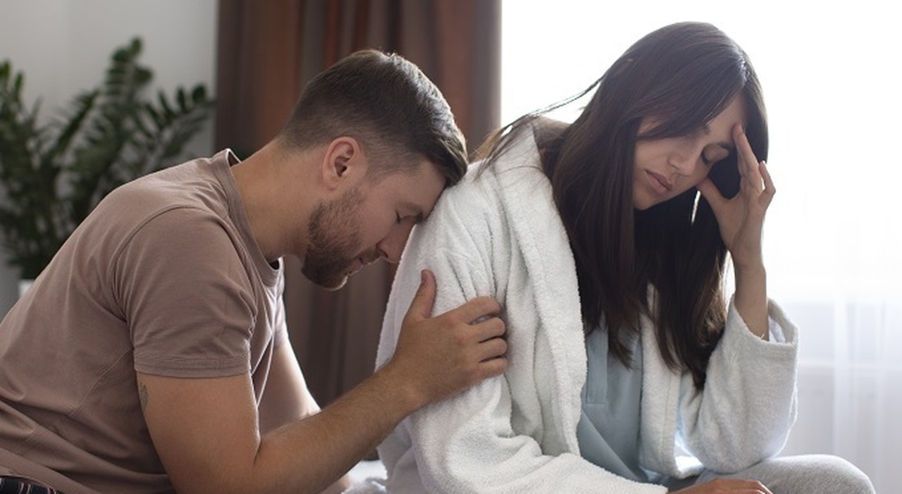 https://statics.cedscdn.it/photos/MED_HIGH/2026/05/08/9519345_08094752_couple_with_person_suffering_from_std.jpg