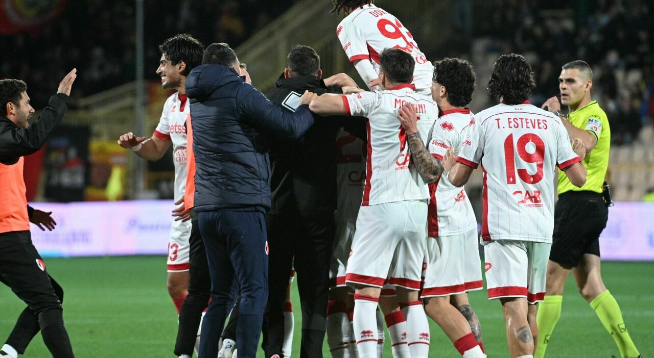 il bari espugna catanzaro ma non basta biancorossi ai playout contro il sudtirol