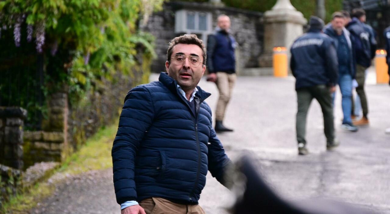 https://statics.cedscdn.it/photos/MED_HIGH/2026/05/09/9521497_09114146_francesco_dolci_video_cimitero_profazione_testa_pamela_genini.jpg