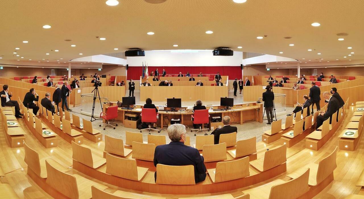 puglia consiglio regionale immobile in un anno e mezzo via libera soltanto a 22 leggi da Quotidianodipuglia.it puglia consiglio regionale immobile in un anno e mezzo via libera soltanto a 22 leggi