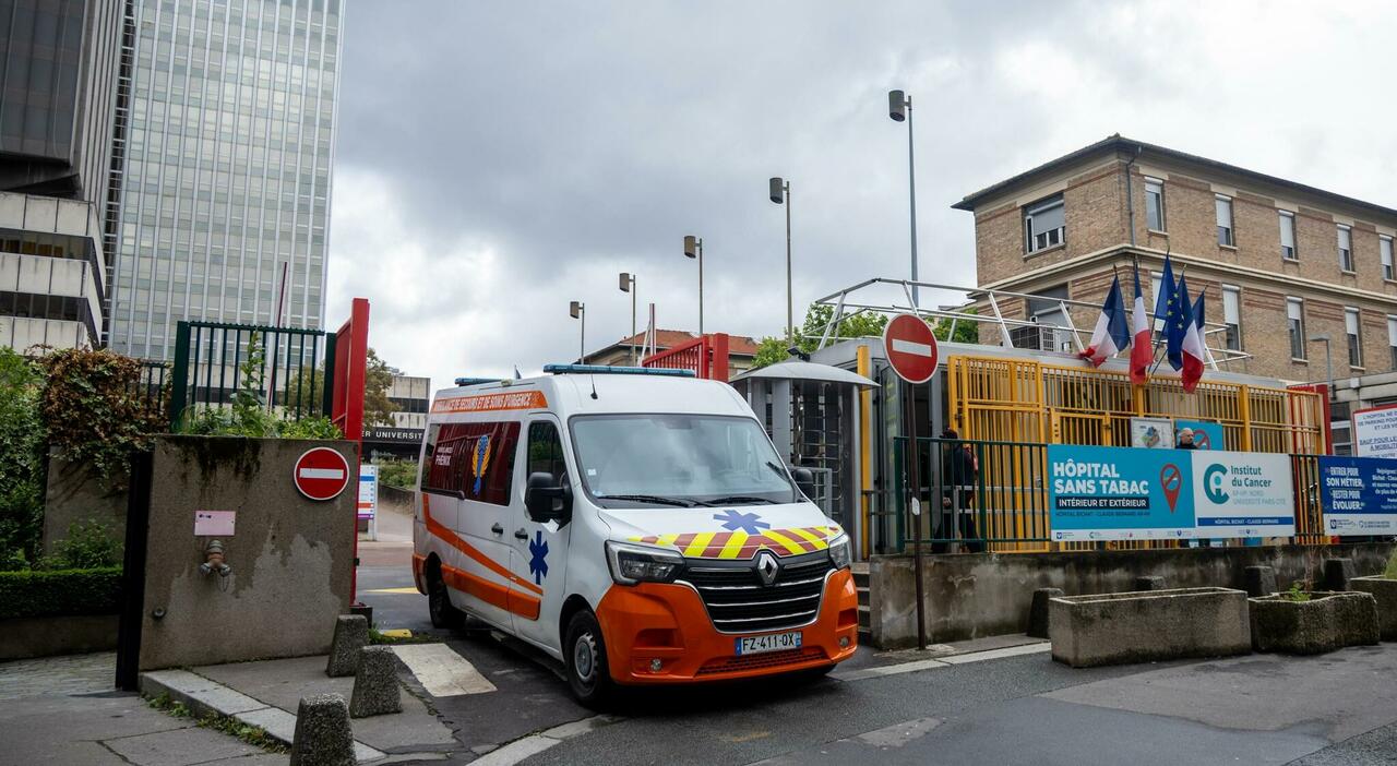https://statics.cedscdn.it/photos/MED_HIGH/2026/05/11/9525225_11142957_hantavirus_quarantena_torre_del_greco.jpg