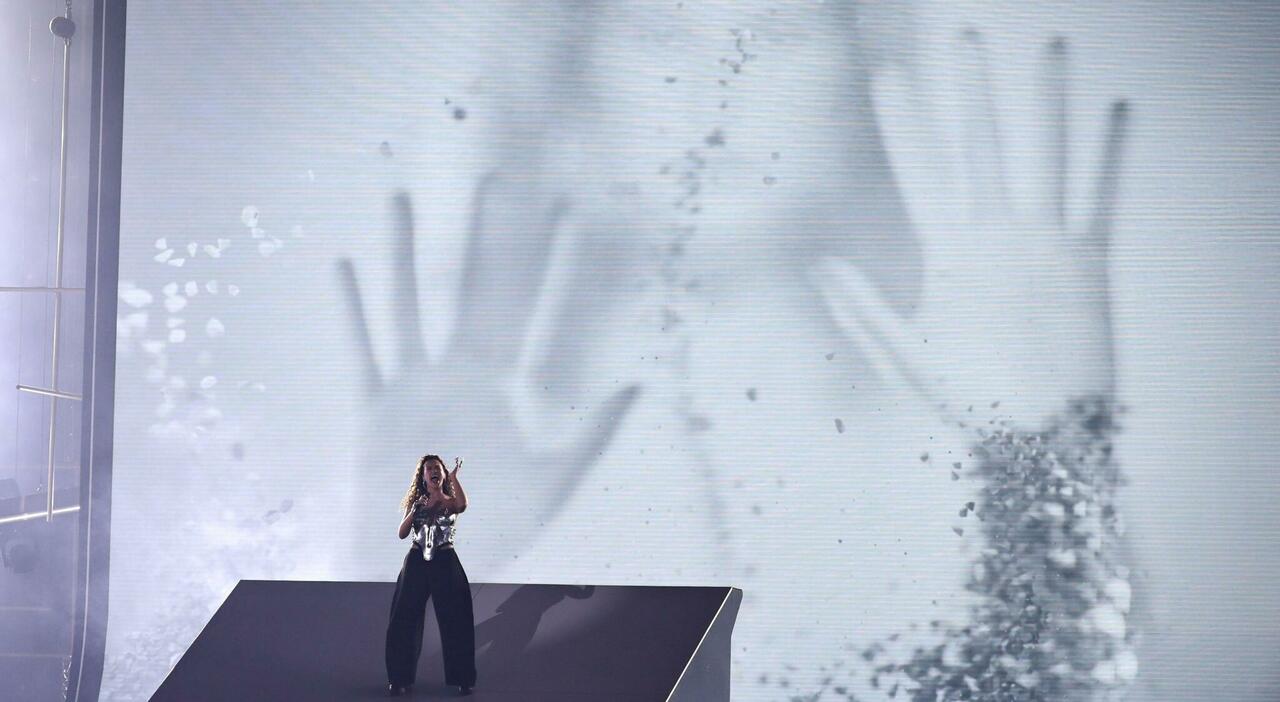 https://statics.cedscdn.it/photos/MED_HIGH/2026/05/12/9527238_12113956_eurovision_2026.jpg