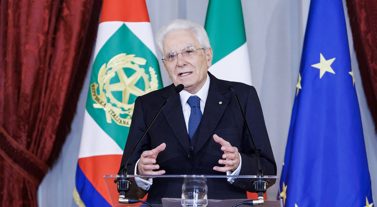 https://statics.cedscdn.it/photos/MED_HIGH/2026/05/12/9527891_12202937_sergio_mattarella_dispiacere_esclusione_italia_mondiali_oggi.jpg