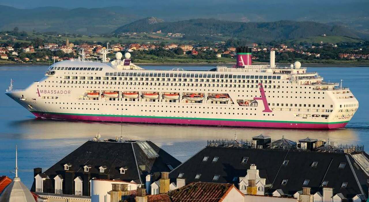 https://statics.cedscdn.it/photos/MED_HIGH/2026/05/13/9529553_13130834_el_buque_ambiance_zarpando_del_puerto_de_santander_rumbo_a_gijon..jpg