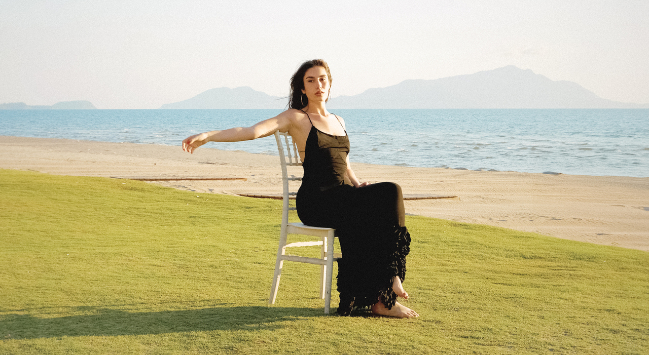 https://statics.cedscdn.it/photos/MED_HIGH/2026/05/13/9529837_13172101_cristina_manzo_chi_e_cantante_napoli_oggi_2_.jpg
