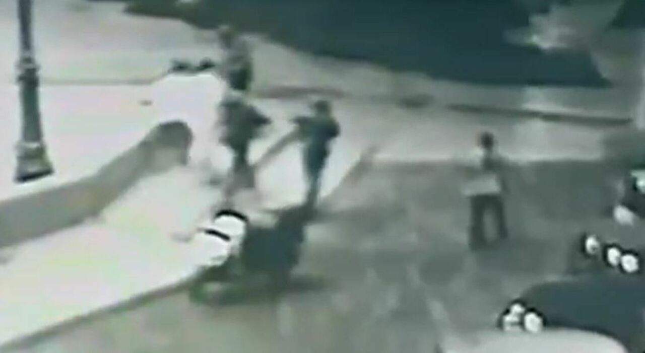 omicidio in piazza fermato il sesto giovane per l omicidio di bakary il video dell aggressione da Quotidianodipuglia.it omicidio in piazza fermato il sesto giovane per l omicidio di bakary il video dell aggressione