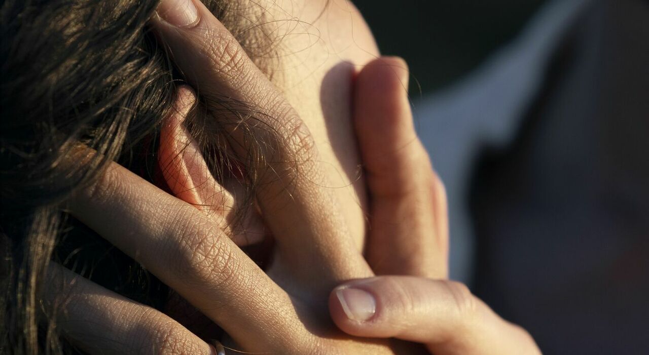 https://statics.cedscdn.it/photos/MED_HIGH/2026/05/14/9531697_14111215_stupro_violenza_minore_uccide_gatto_ex_arrestato_foligno.jpg