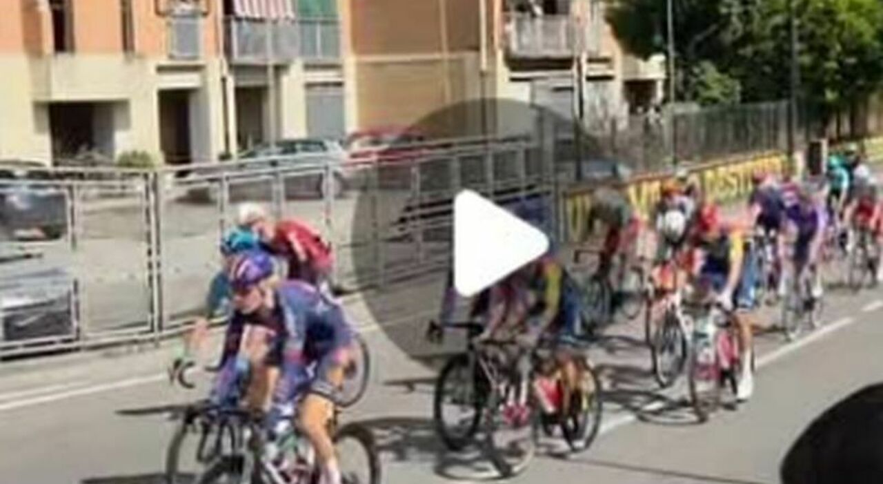vesuvio erutta e terroni gli insulti dei ciclisti al passaggio del giro d italia da salerno a napoli da Ilmattino.it vesuvio erutta e terroni gli insulti dei ciclisti al passaggio del giro d italia da salerno a napoli