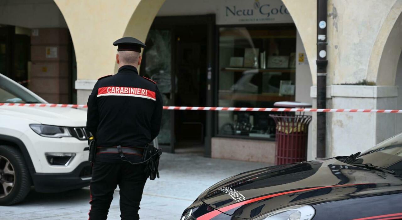 banda delloro secondo assalto in poche ore i ladri in fuga con il bottino da 5mila euro si spostano con unaudi nera da Ilgazzettino.it banda delloro secondo assalto in poche ore i ladri in fuga con il bottino da 5mila euro si spostano con unaudi nera