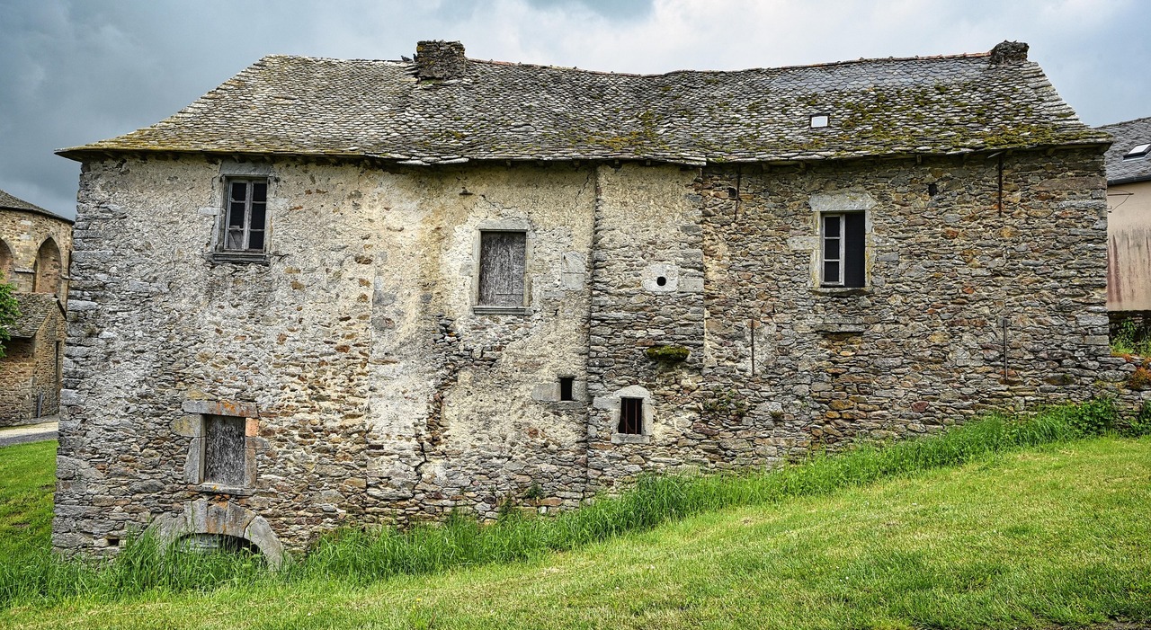 https://statics.cedscdn.it/photos/MED_HIGH/2026/05/16/9535843_13150222_lecreusois_house_7990931_1920.jpg