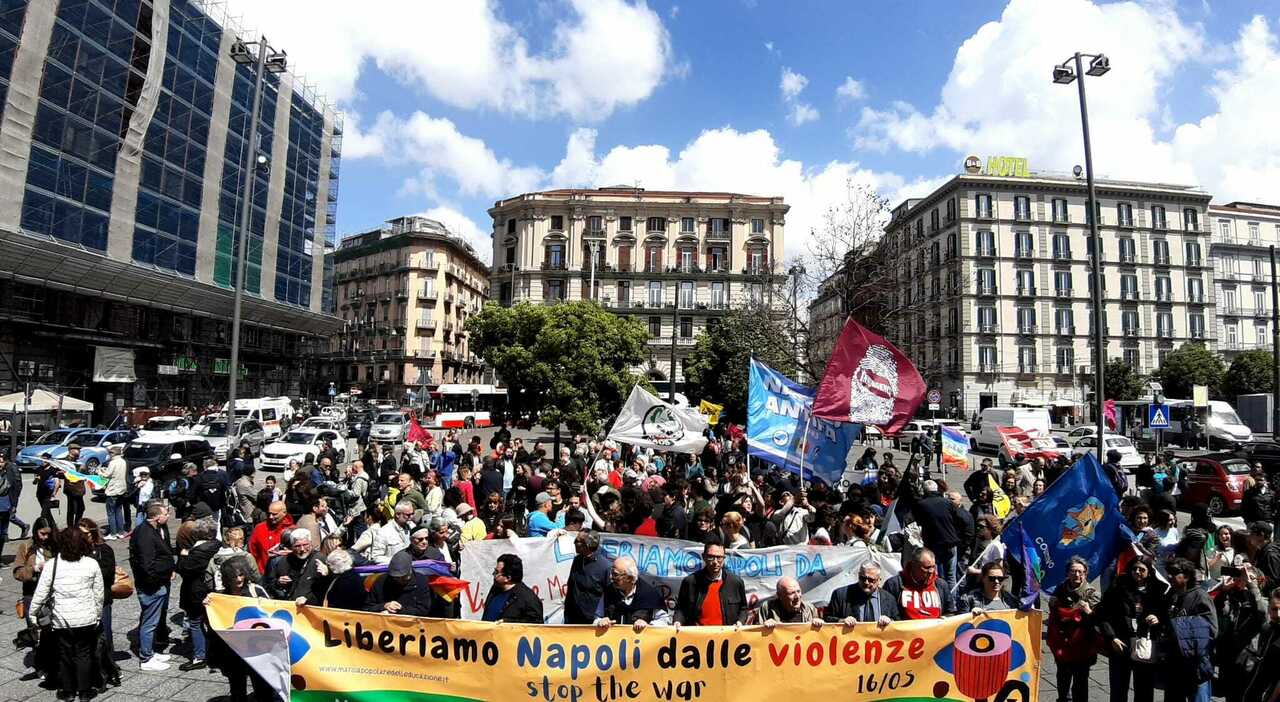 marcia per la legalit224 in centro a napoli un migliaio in piazza per dire stop alla violenza da Ilmattino.it marcia per la legalit224 in centro a napoli un migliaio in piazza per dire stop alla violenza