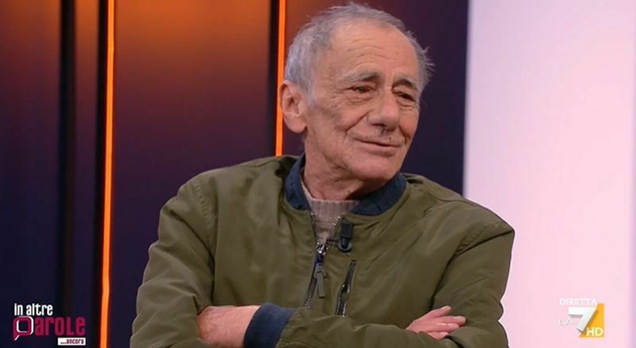 https://statics.cedscdn.it/photos/MED_HIGH/2026/05/17/9537736_17110533_vecchioni_malore.jpg