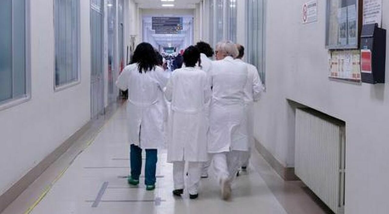 buco nella sanit224 lallarme dei medici stop alle assunzioni un disastro decaro non ci ha coinvolti